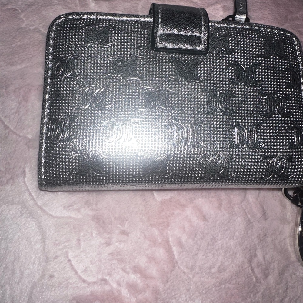 Juicy Couture silver shoulder bag and matching wallet set - Picture 6 of 9